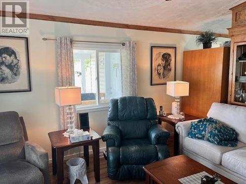 25 313 Westland Road, Quesnel, BC - Indoor Photo Showing Living Room