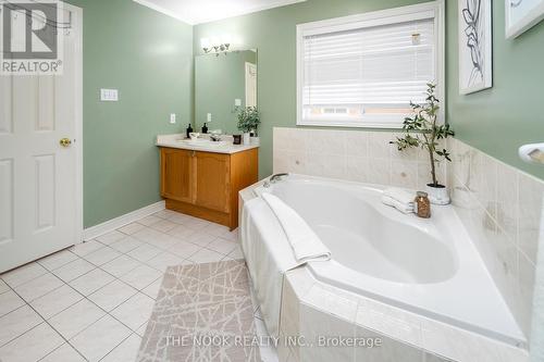 288 Fleming Drive, Milton, ON - Indoor Photo Showing Bathroom
