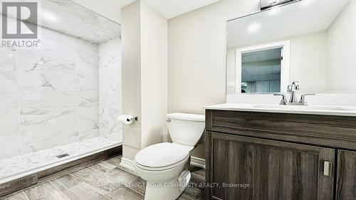 479 Isabella Ave, Mississauga, ON - Indoor Photo Showing Bathroom