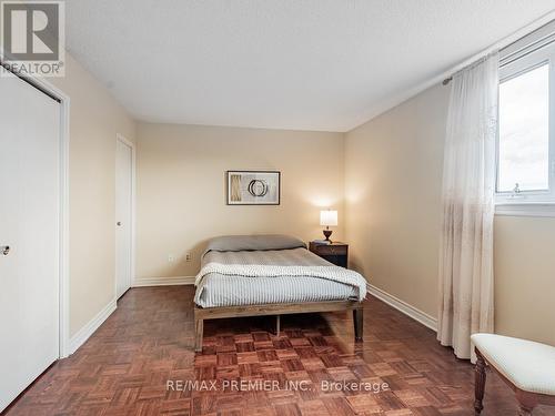 301 - 270 Scarlett Road, Toronto, ON - Indoor Photo Showing Bedroom