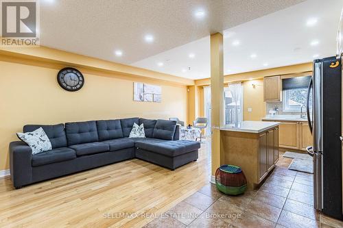 25 Heartview Road, Brampton, ON - Indoor Photo Showing Living Room