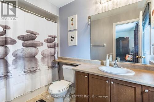 25 Heartview Road, Brampton, ON - Indoor Photo Showing Bathroom