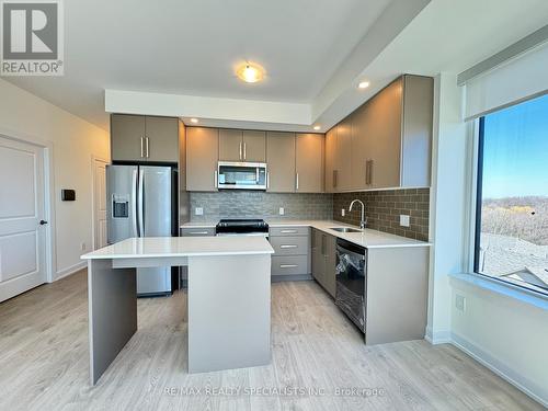 723 - 3220 William Coltson Avenue E, Oakville, ON - Indoor Photo Showing Kitchen With Stainless Steel Kitchen