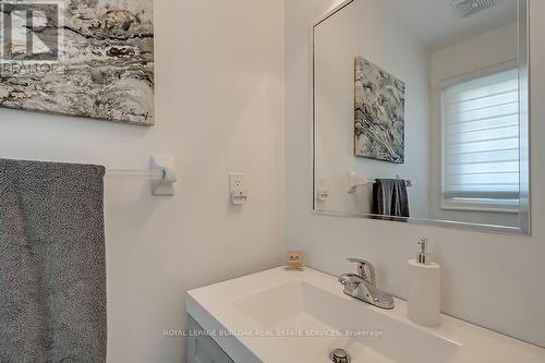 35 - 2022 Atkinson Drive, Burlington, ON - Indoor Photo Showing Bathroom