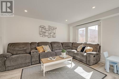 35 - 2022 Atkinson Drive, Burlington, ON - Indoor Photo Showing Living Room