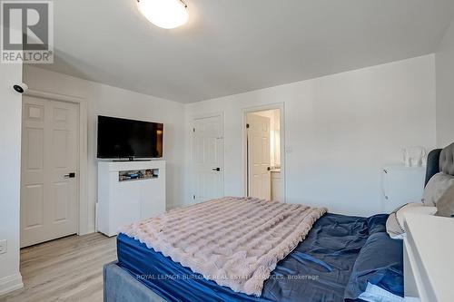 35 - 2022 Atkinson Drive, Burlington, ON - Indoor Photo Showing Bedroom