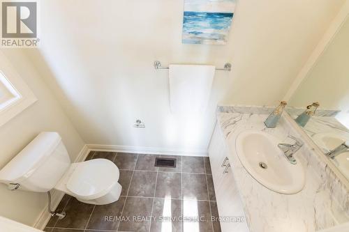 40 Gardenbrook Trail, Hamilton, ON - Indoor Photo Showing Bathroom