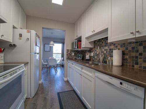 26-383 Columbia Street, Kamloops, BC - Indoor Photo Showing Kitchen With Double Sink