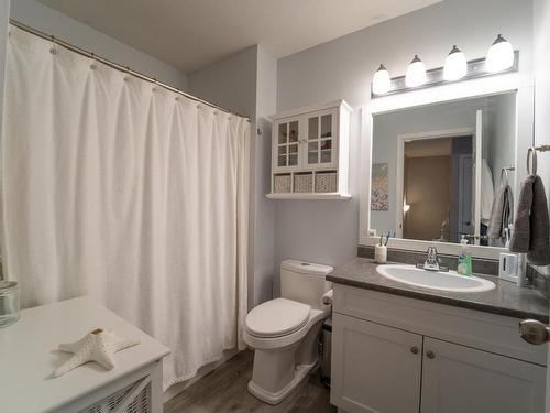 26-383 Columbia Street, Kamloops, BC - Indoor Photo Showing Bathroom