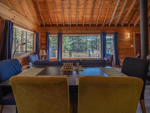 3433 Red Lake Drive, Kamloops, BC - Indoor Photo Showing Living Room