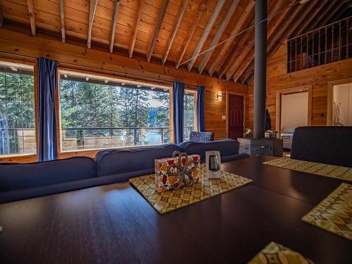 3433 Red Lake Drive, Kamloops, BC - Indoor Photo Showing Living Room