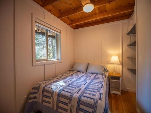 3433 Red Lake Drive, Kamloops, BC - Indoor Photo Showing Bedroom