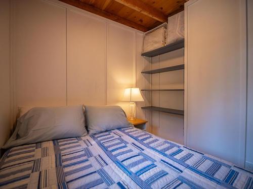 3433 Red Lake Drive, Kamloops, BC - Indoor Photo Showing Bedroom