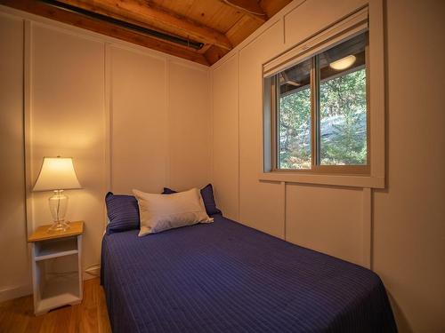 3433 Red Lake Drive, Kamloops, BC - Indoor Photo Showing Bedroom
