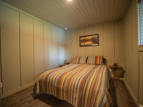 3433 Red Lake Drive, Kamloops, BC - Indoor Photo Showing Bedroom
