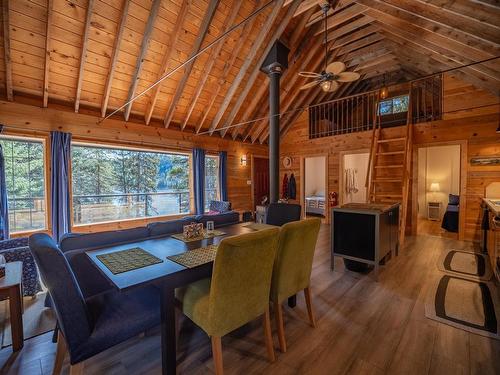 3433 Red Lake Drive, Kamloops, BC - Indoor Photo Showing Dining Room