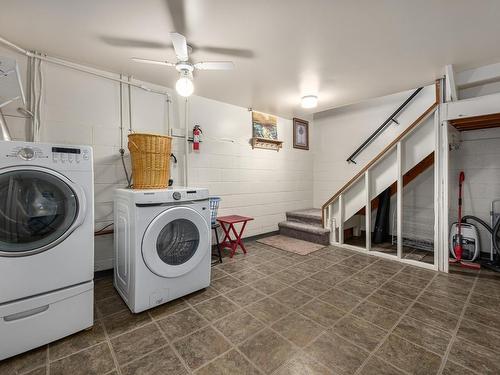 1055 Calmar Place, Kamloops, BC - Indoor Photo Showing Laundry Room