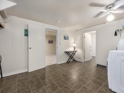 1055 Calmar Place, Kamloops, BC - Indoor Photo Showing Laundry Room