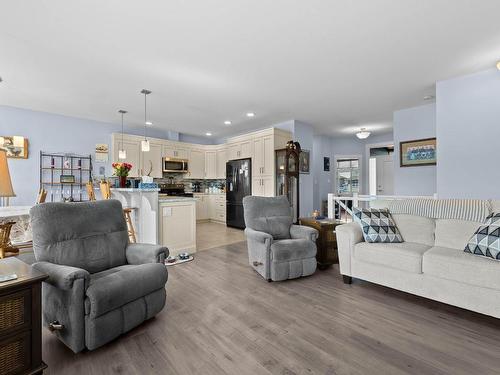 444 Daladon Drive, Logan Lake, BC - Indoor Photo Showing Living Room