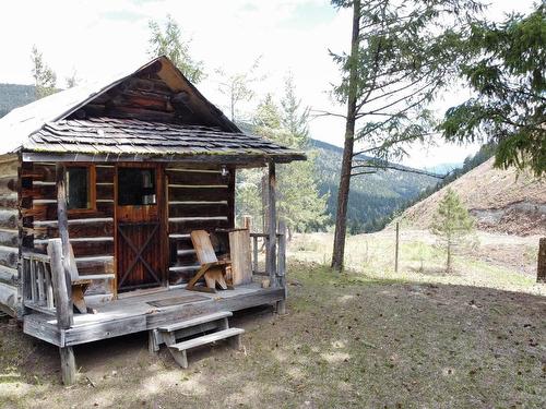 2048 Hat Creek Rd, Cache Creek, BC - Outdoor