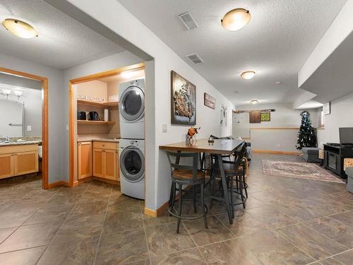 10-2715 Fairways Drive, Sun Peaks, BC - Indoor Photo Showing Laundry Room