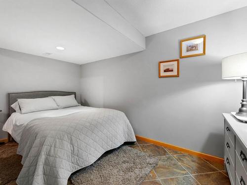 10-2715 Fairways Drive, Sun Peaks, BC - Indoor Photo Showing Bedroom