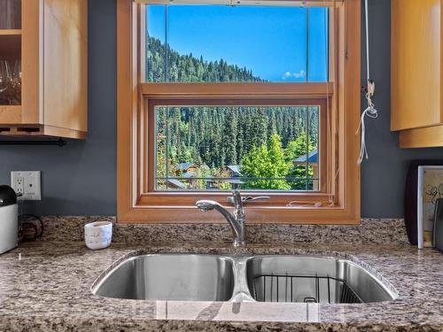 10-2715 Fairways Drive, Sun Peaks, BC - Indoor Photo Showing Kitchen With Double Sink