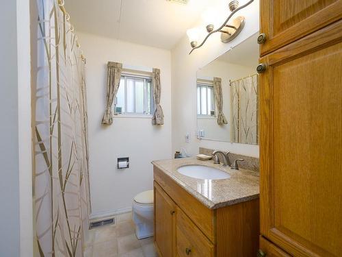 4672 Spurraway Road, Kamloops, BC - Indoor Photo Showing Bathroom