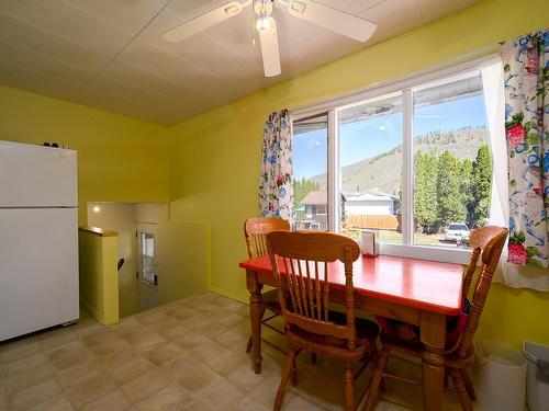 4672 Spurraway Road, Kamloops, BC - Indoor Photo Showing Dining Room