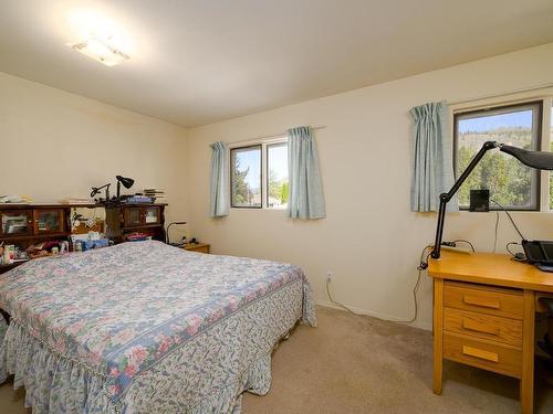 4672 Spurraway Road, Kamloops, BC - Indoor Photo Showing Bedroom