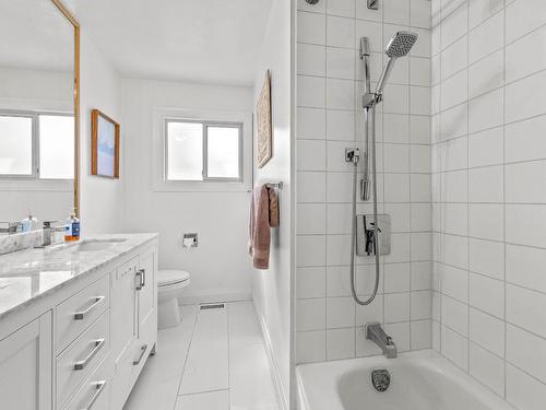445 Dufferin Terrace, Kamloops, BC - Indoor Photo Showing Bathroom