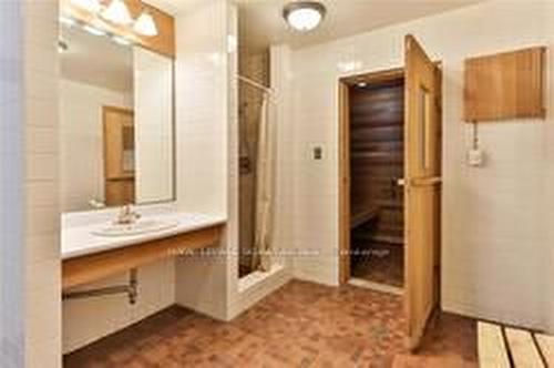 1604-720 Spadina Ave, Toronto, ON - Indoor Photo Showing Bathroom