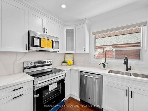 62 Shandon Dr, Toronto, ON - Indoor Photo Showing Kitchen With Double Sink