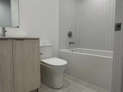 1523-1 Jarvis St, Hamilton, ON - Indoor Photo Showing Bathroom