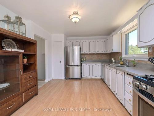 639 Willow St N, Shelburne, ON - Indoor Photo Showing Kitchen With Double Sink