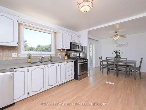 639 Willow St N, Shelburne, ON - Indoor Photo Showing Kitchen With Double Sink