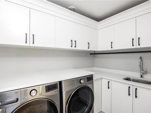 4319 Majestic Dr, Saanich, BC - Indoor Photo Showing Laundry Room