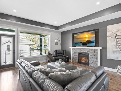 263 Westwood Rd, Nanaimo, BC - Indoor Photo Showing Living Room With Fireplace