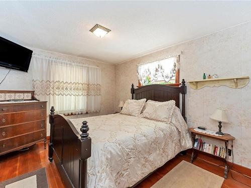 8580 North Shore Rd, Lake Cowichan, BC - Indoor Photo Showing Bedroom