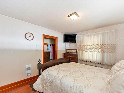 8580 North Shore Rd, Lake Cowichan, BC - Indoor Photo Showing Bedroom