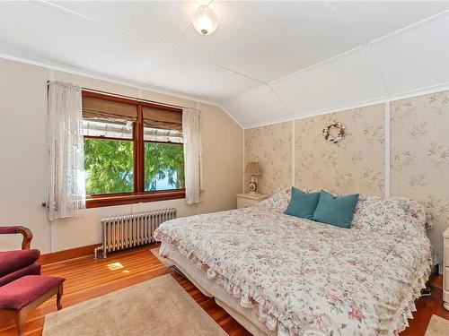 8580 North Shore Rd, Lake Cowichan, BC - Indoor Photo Showing Bedroom