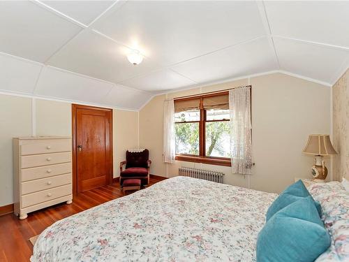 8580 North Shore Rd, Lake Cowichan, BC - Indoor Photo Showing Bedroom