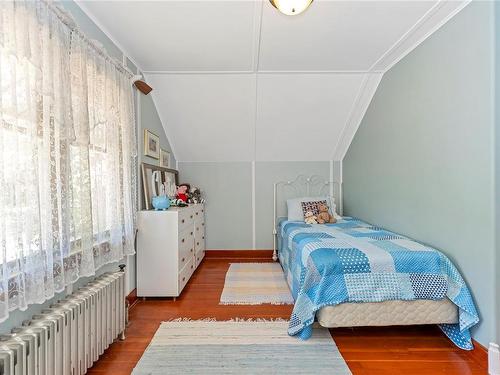 8580 North Shore Rd, Lake Cowichan, BC - Indoor Photo Showing Bedroom