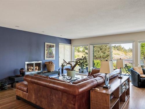 4050 Lockehaven Dr East, Saanich, BC - Indoor Photo Showing Living Room With Fireplace