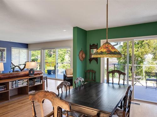 4050 Lockehaven Dr East, Saanich, BC - Indoor Photo Showing Dining Room