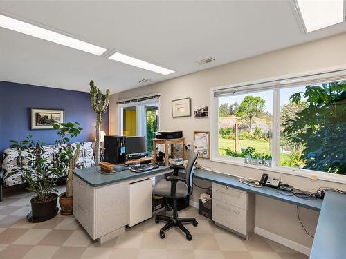 4050 Lockehaven Dr East, Saanich, BC - Indoor Photo Showing Office