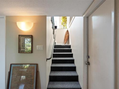 4050 Lockehaven Dr East, Saanich, BC - Indoor Photo Showing Other Room