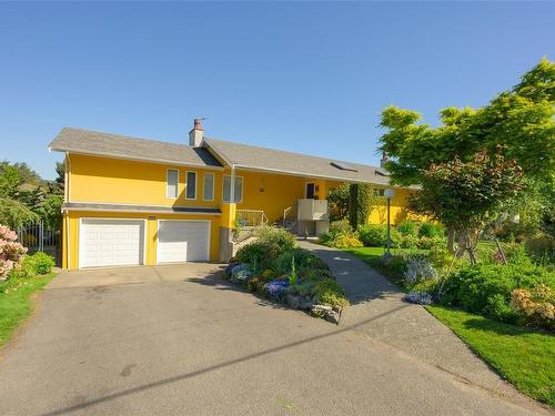 4050 Lockehaven Dr East, Saanich, BC - Outdoor