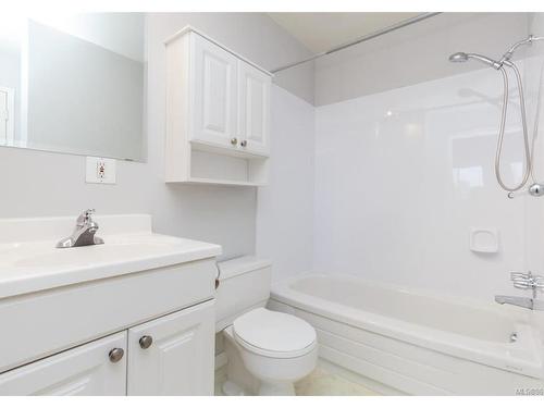 511-1745 Leighton Rd, Victoria, BC - Indoor Photo Showing Bathroom