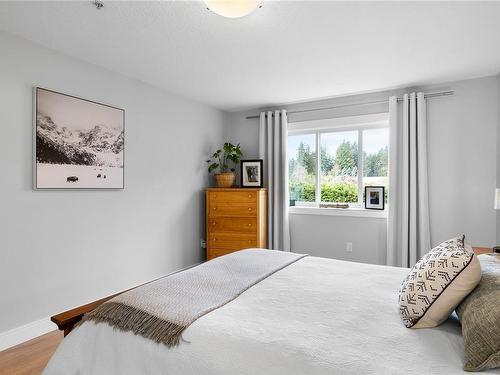 8-6240 Parkwood Dr, Nanaimo, BC - Indoor Photo Showing Bedroom